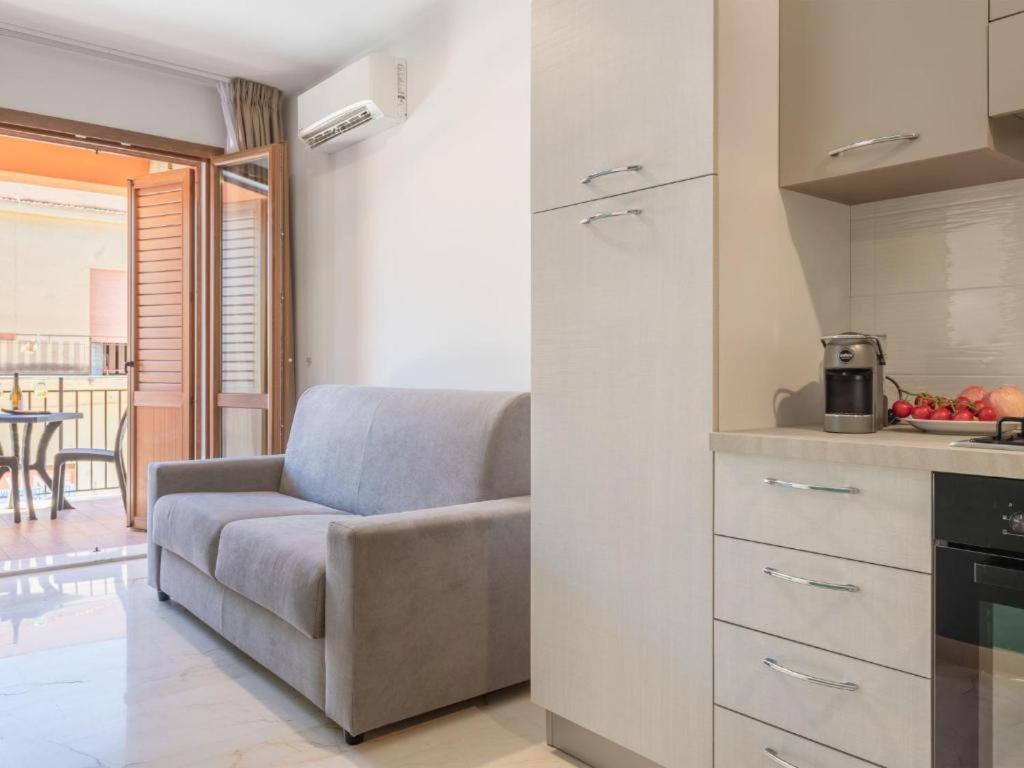 Azzurra Apartments Балестрате Экстерьер фото