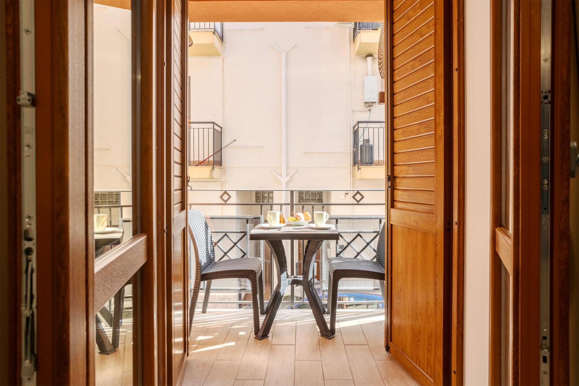 Azzurra Apartments Балестрате Экстерьер фото